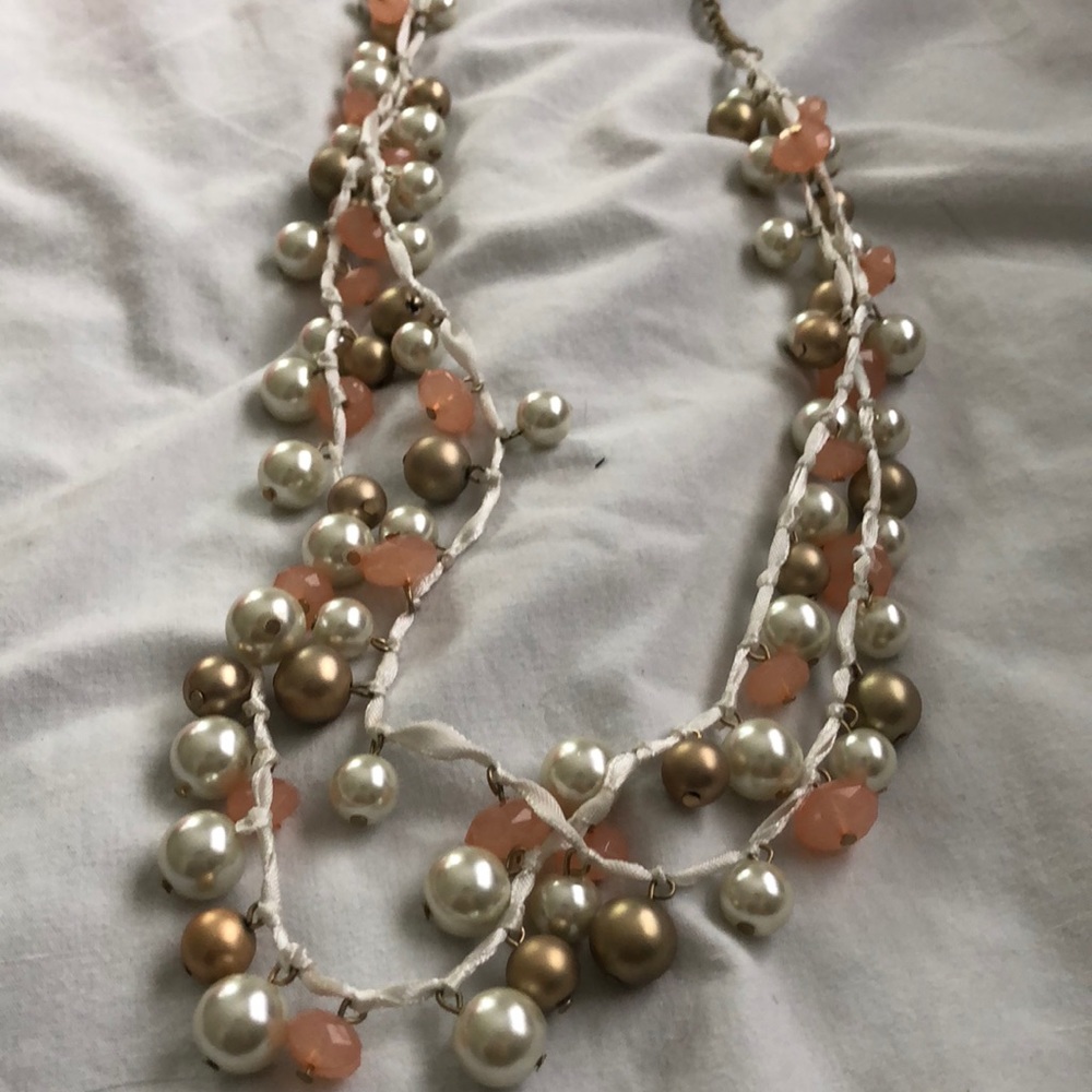 Statement necklace with pearls gold & pink accent